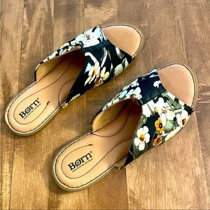 Born Agua slide sandals sz 9
